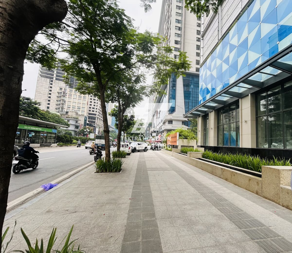 Cho thuê sàn thương mại, văn phòng tòa BRG Diamond plaza 25 Lê Văn Lương