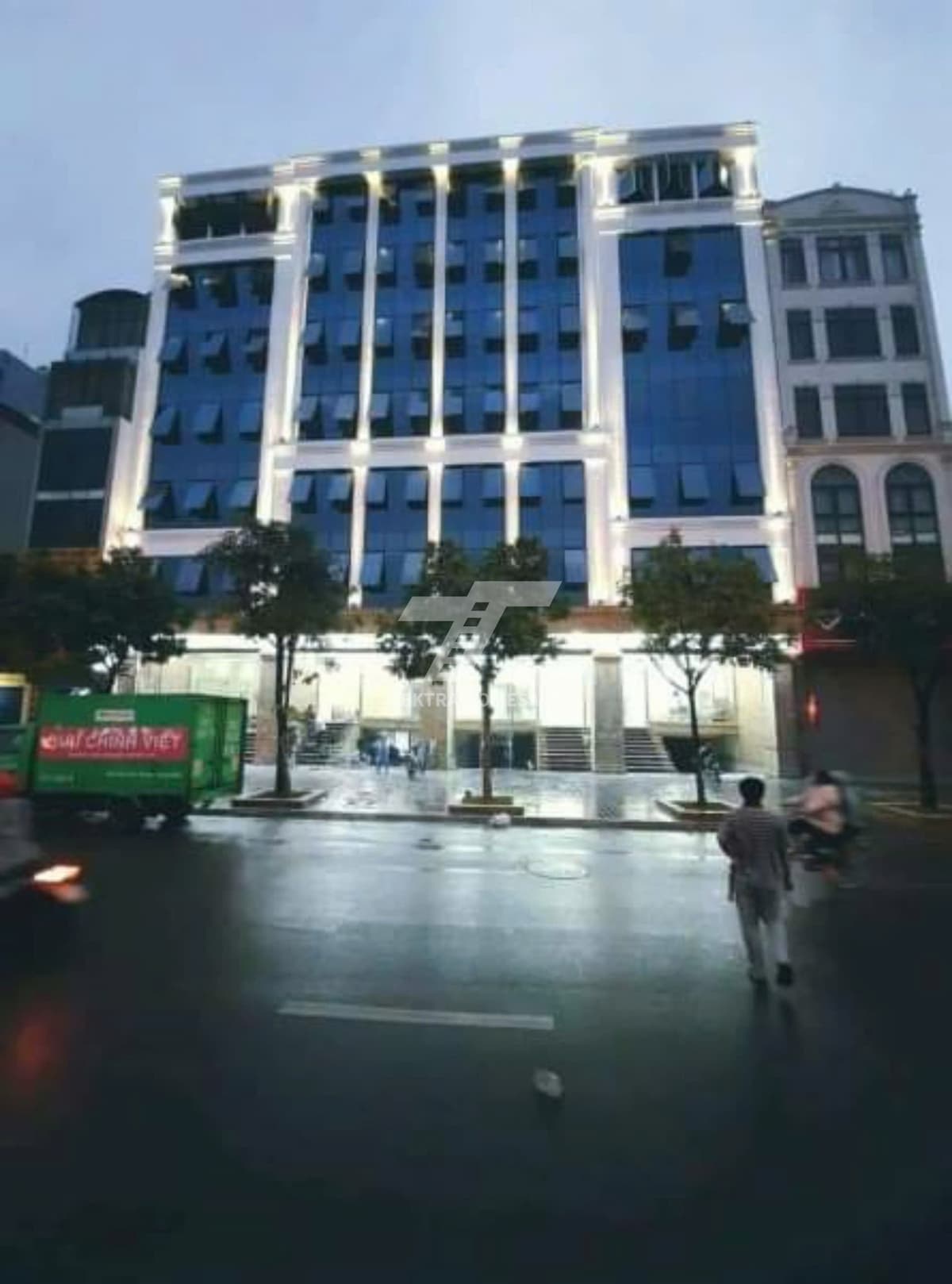 Cho thuê văn phòng mặt đường Trần Vỹ