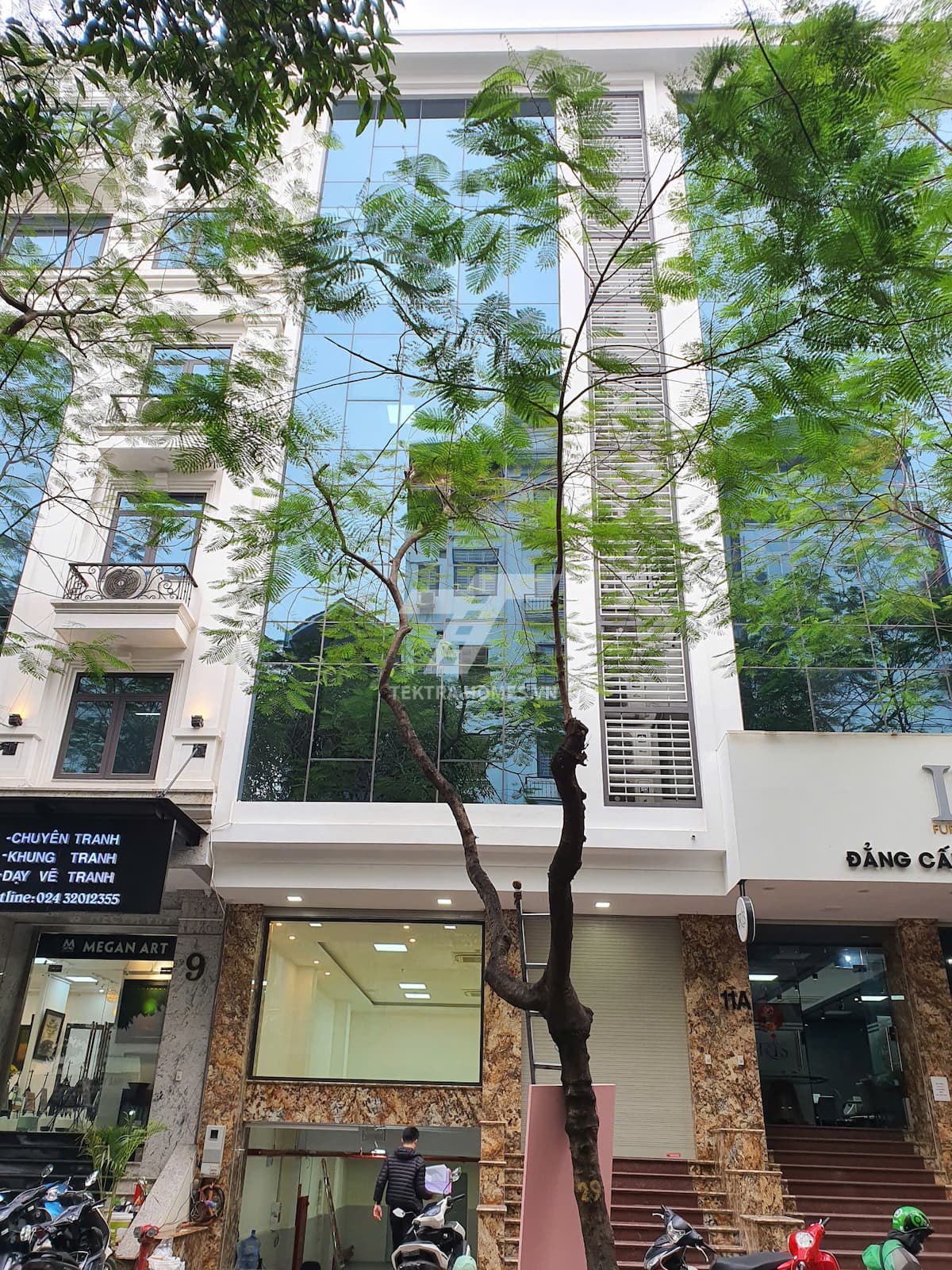 Cho thuê văn phòng trục đường Dịch Vọng Hậu.