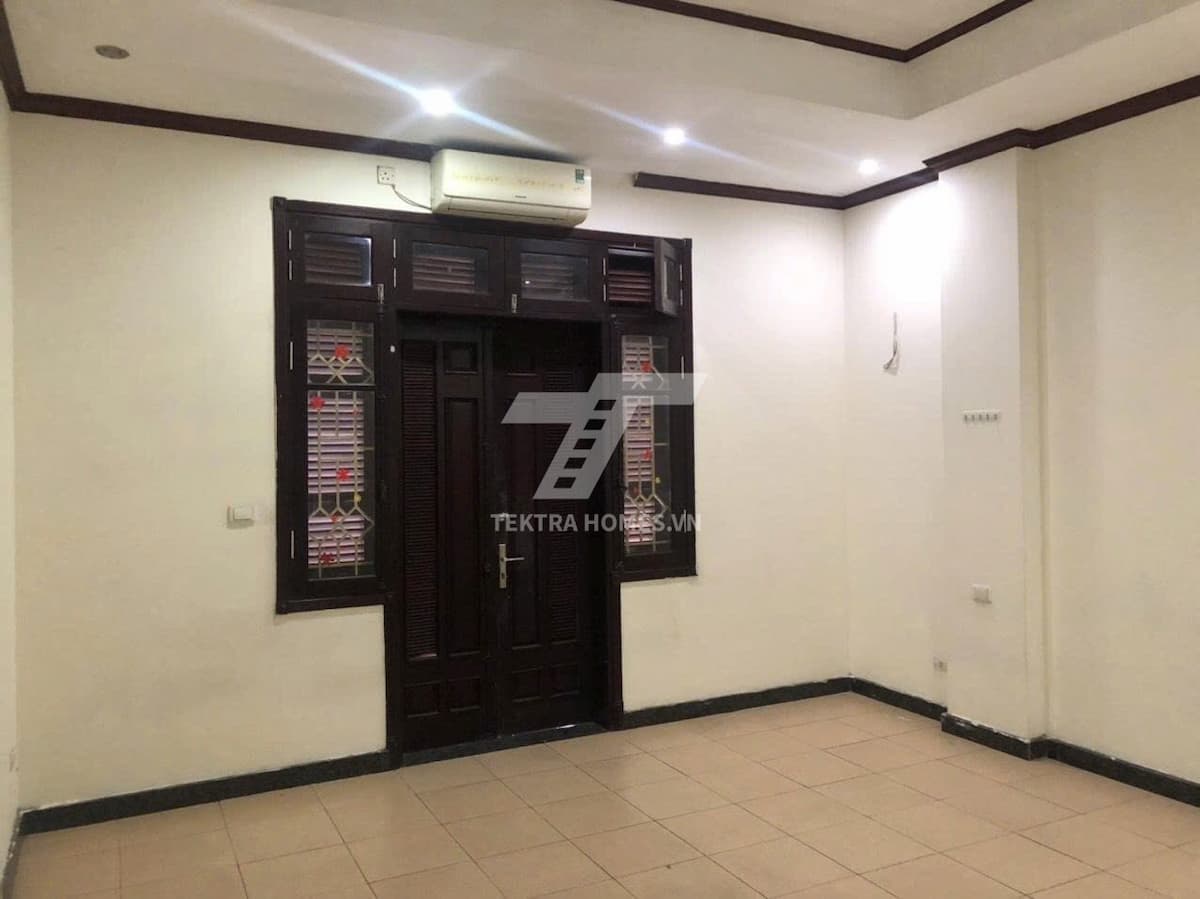 Cho thuê văn phòng ngăn sẵn 2 phòng ở lại được đường Trần Vỹ