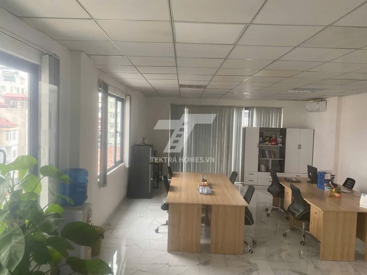 Cho thuê văn phòng 2 mặt thoáng phố Khúc Thừa Dụ