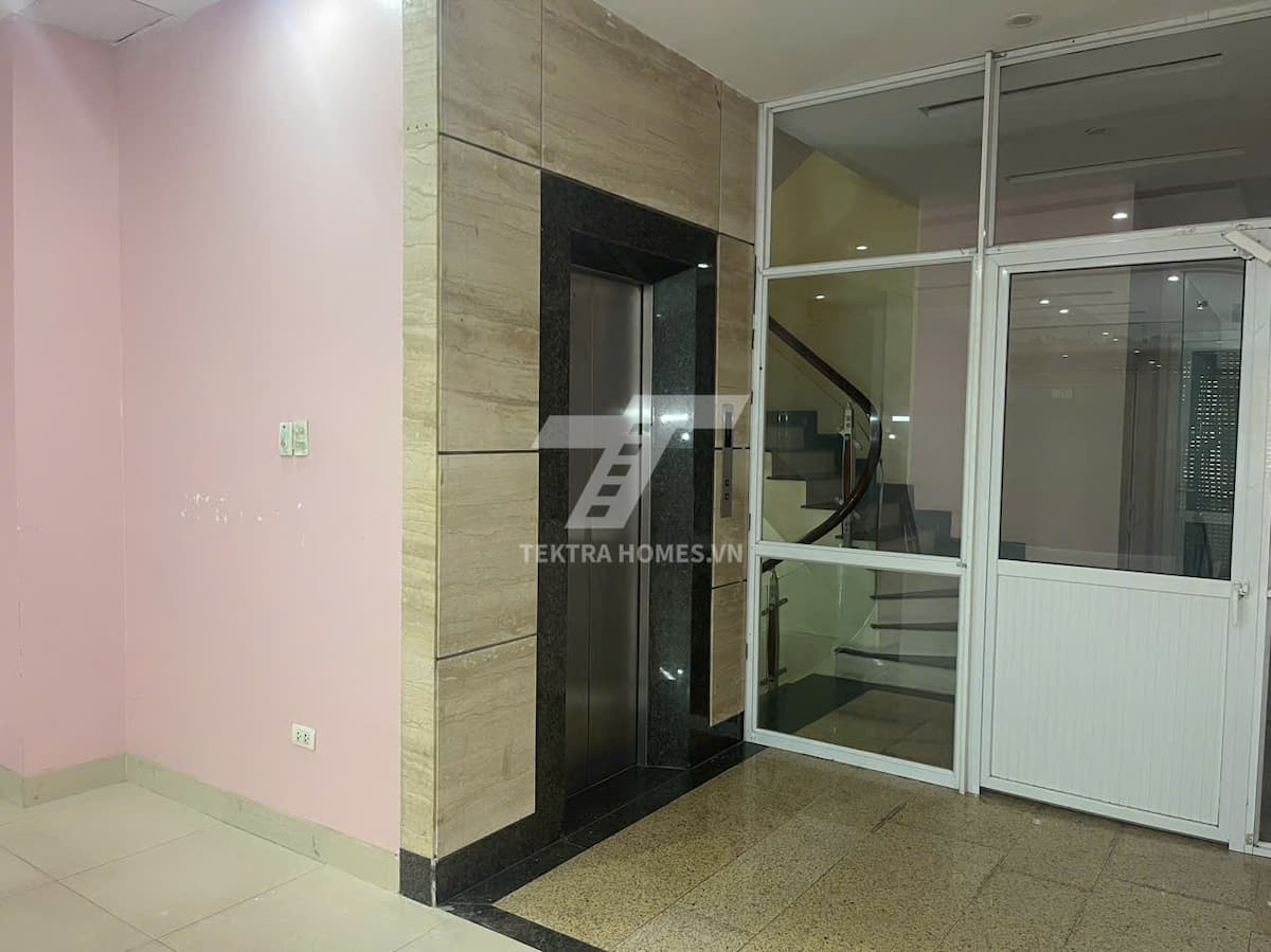 Cho thuê văn phòng phố Hoàng Ngân.