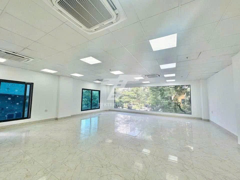 Cho thuê văn phòng view công viên ngay Mễ trì Hạ