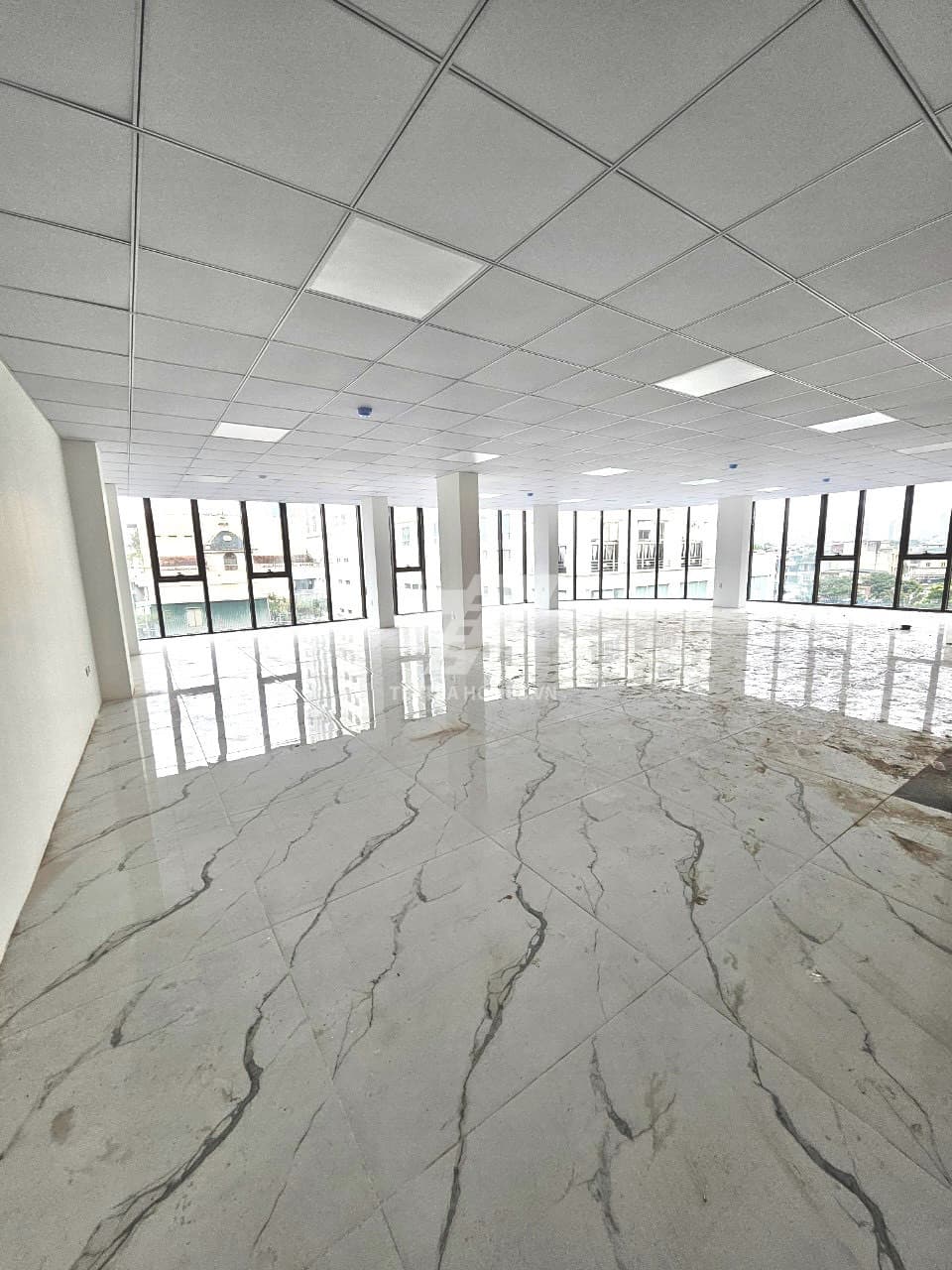 Cho thuê văn phòng full kính rất đẹp ngõ 106 Hoàng Quốc Việt