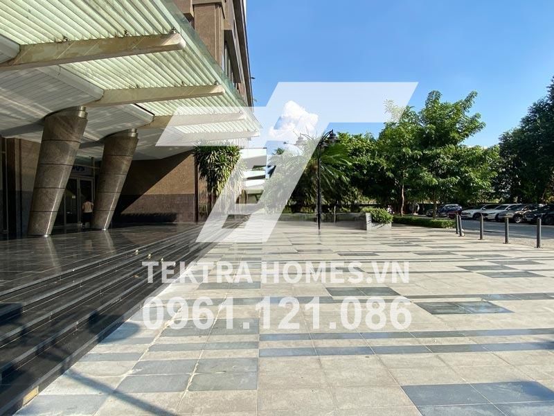 Khuôn viên tòa nhà Home City 177 Trung Kính rất rộng rãi